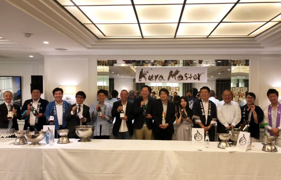 Les producteurs des 14 meilleurs sakés au concours Kura Master2019