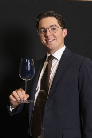 MIKAELIAN TOM