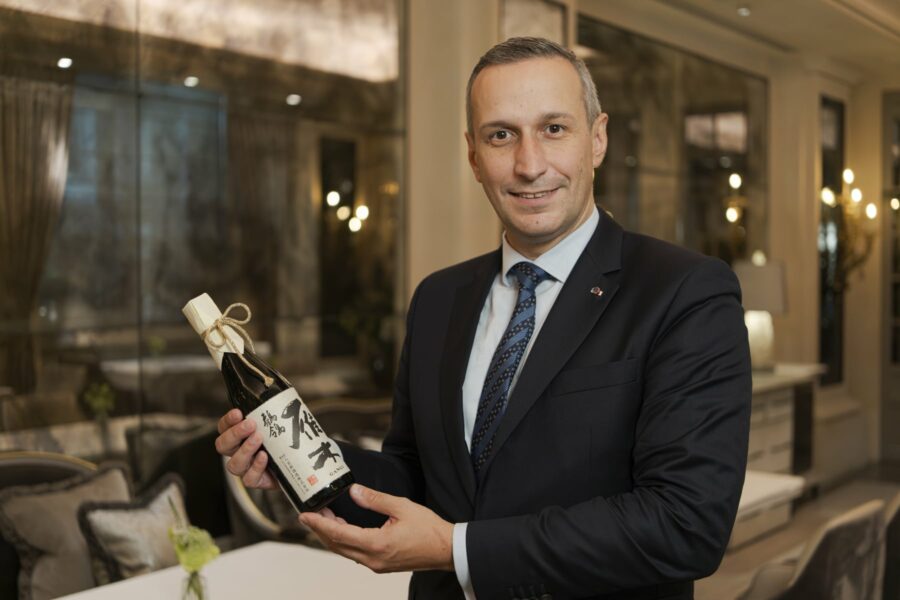 Kura Master 2025 日本酒コンクール プレジデント賞受賞酒と
日本酒コンクール審査委員長 グザビエ・チュイザ